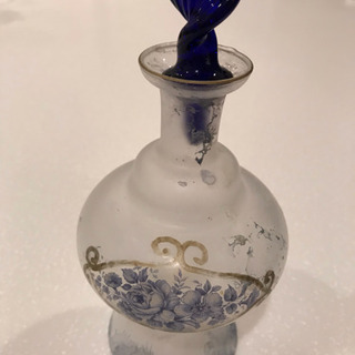 ガラス製香水入れ