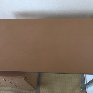 学習テーブルと移動引き出し棚セットの画像