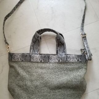 パイソン柄　グレー系　バッグ