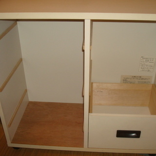 無料！10月8日まで！　押入れタンス　引き出し６つ　小物収納に便利　キャスター付きの画像