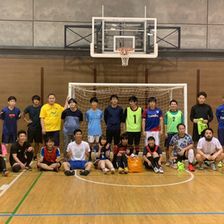 ９月２５日、水曜日１８時４５分からフットサル⚽️池尻大橋駅すぐ！ 現在１５名参加予定🤲✨  レベル 超スーパー初心者〜プロ級⚽️🎶 エンジョイとガチに各2チームに分けます！  初めましての18才〜50代まで、個人参加が多く集まりまして、みんなでフットサルを楽しむ会です^ - ^ - スポーツ