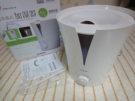 アイリスオーヤマ 超音波式 加湿器　アロマ対応  UHM-300P ホワイト