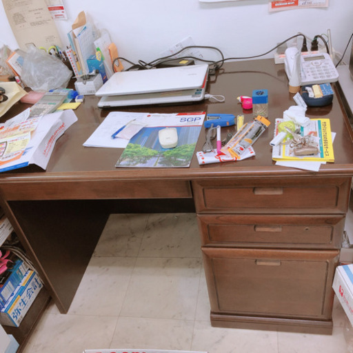 カリモクのデスク