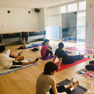 代々木公園を見ながら室内でヨガレッスン(◡̈)