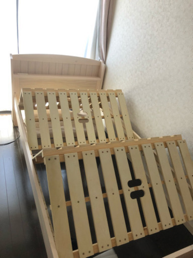 ベッド（すのこの落ち着いた白ベージュ）