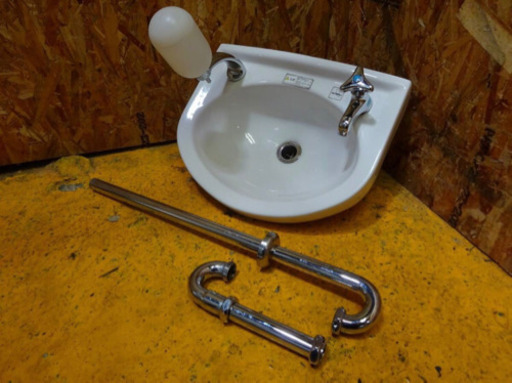 （4114-0）TOTO 壁掛 手洗器 L30DM 蛇口 水石けん入れ・蛇口・S字配管付 洗面器 シンク　手洗いボウル　T205NRC　中古品