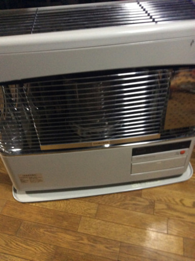 FF床暖式ストーブです。型式UHーF70BSGストーブです。床暖式マット2畳付きです。とても綺麗ストーブです。