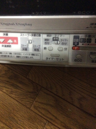 FF床暖式ストーブです。型式UHーF70BSGストーブです。床暖式マット2畳付きです。とても綺麗ストーブです。