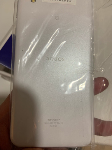 AQUOS SHV43 携帯新品です。