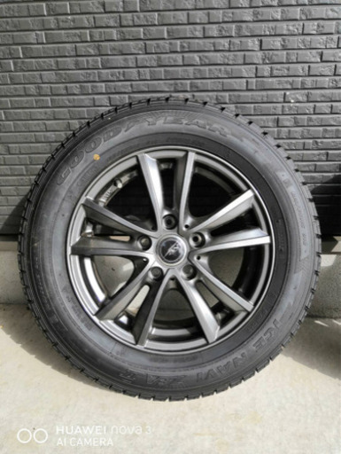 スタッドレスタイヤ　195/65R15