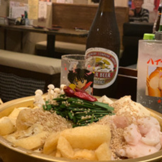 週休二日制居酒屋求人です。ホールスタッフ社保完備28万円と料理人25万円です。の画像
