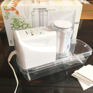 小さなカフェで仕込みの時に役立つ電動スライサーをどうぞ