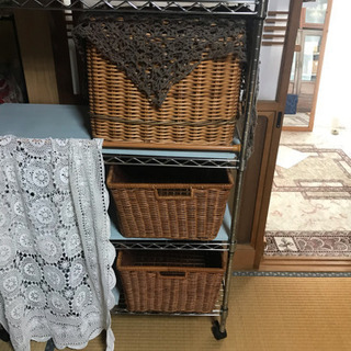 スチールラック、板、かご、レースのセット