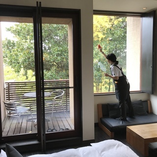 館内清掃のお手伝いをお願いいたします。