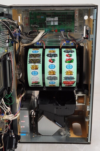 Q-IE035 パチスロ 実機 SANKYO 蒼穹のファフナー 不要機付き