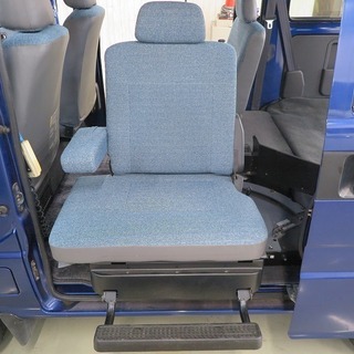 サンバー 福祉用の車両になります。電動でシートが動いちゃいます！