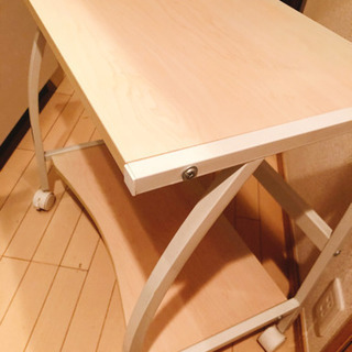 差し上げます！3段板付きーパソコン机の画像