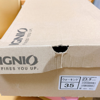 靴 新品 箱潰れ