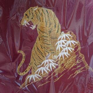 【新品未使用】エンジ敷毛せん　龍虎120×90の画像