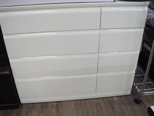 今だけチャンス！「ジモティー」見たよ！で通常特価17,980円より3,000円引きの14,980円!　４段ローチェスト　ミドルチェスト　ワイドチェスト　タンス　衣類収納　引き出し収納