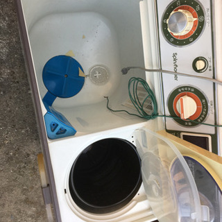 レトロな２槽式洗濯機