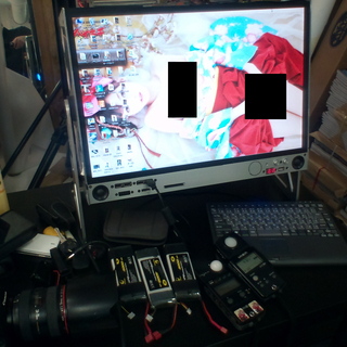 自作パソコンケース　モニター内蔵の画像
