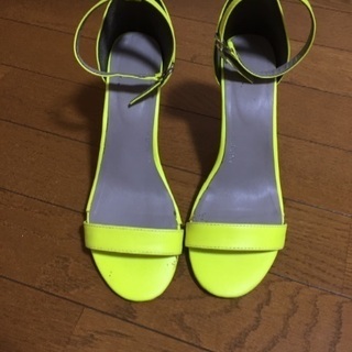 サンダル ネオンイエローの画像