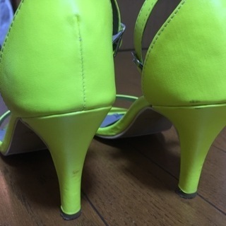 サンダル ネオンイエローの画像