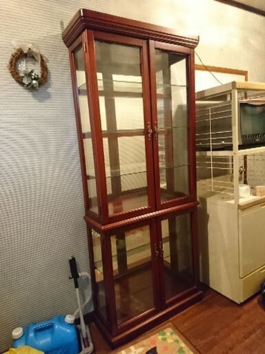 値下げ！アンティーク調木製 ガラスキャビネット ダウンライト付