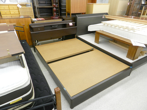 フレームのみ ダブルベッド ライト/照明・コンセント付き 木製 ダークブラウン/こげ茶 木枠 ☆ PayPay(ペイペイ)決済可能 ☆ 札幌市 北区 屯田