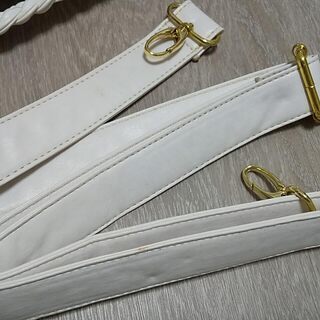 【値下げしました】≪白い柔らかいボストンバッグ≫ 旅行鞄としても。中古品です。の画像