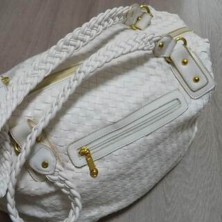 【値下げしました】≪白い柔らかいボストンバッグ≫ 旅行鞄としても。中古品です。の画像
