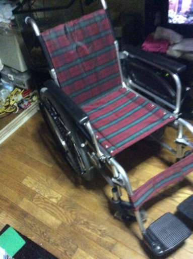 新品の車イス、座るところ新品のマットって。