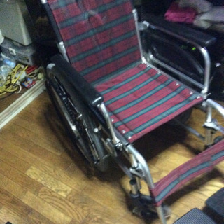 新品の車イス、座るところ新品のマットって。
