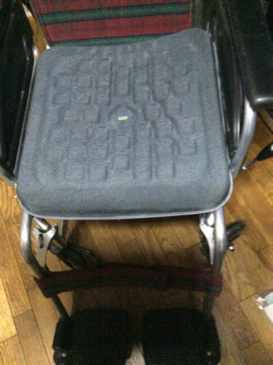 新品の車イス、座るところ新品のマットって。