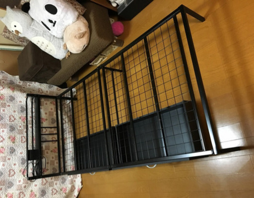 シングルサイズのパイプベッドです。