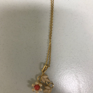 珊瑚のネックレスの画像