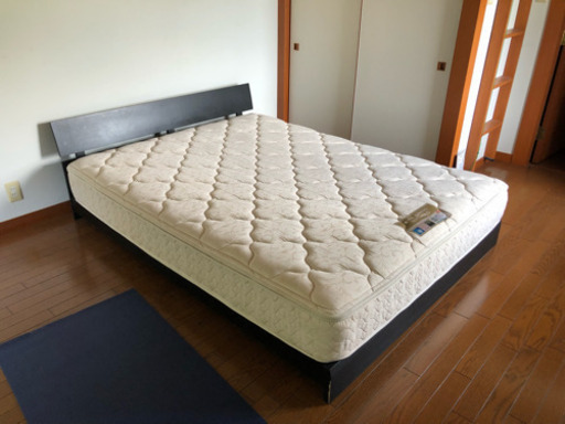 ダブルベッド マットレス付き