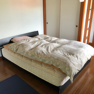 ダブルベッド マットレス付きの画像