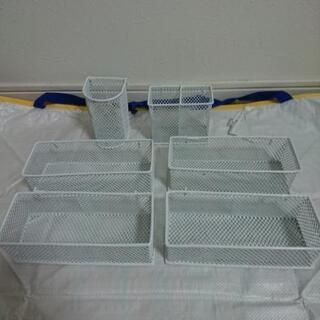 100均収納ケース色々の画像