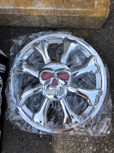 ドクロのホイールカバーです、15インチです