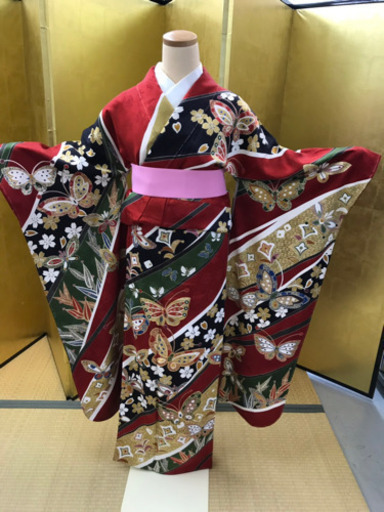 本振袖 赤地 蝶柄 仕立て上がり 襦袢付き 新品