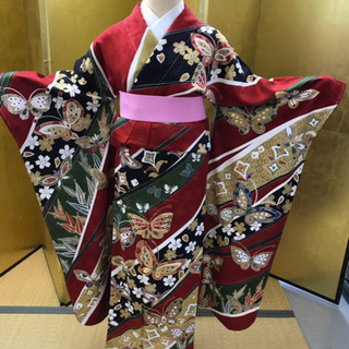 本振袖 赤地 蝶柄 仕立て上がり 襦袢付き 新品