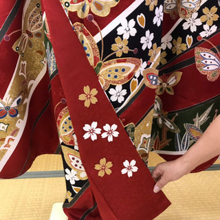 本振袖 赤地 蝶柄 仕立て上がり 襦袢付き 新品の画像