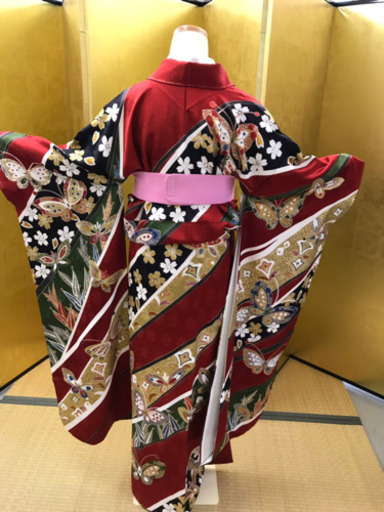 本振袖 赤地 蝶柄 仕立て上がり 襦袢付き 新品
