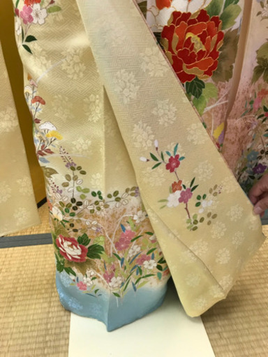 本振袖 クリーム地 仕立て上がり 襦袢付き 新品