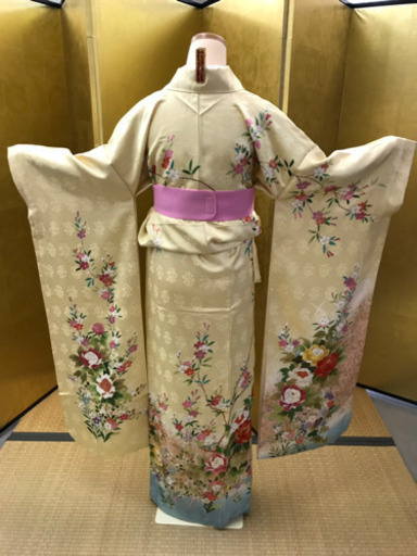 本振袖 クリーム地 仕立て上がり 襦袢付き 新品