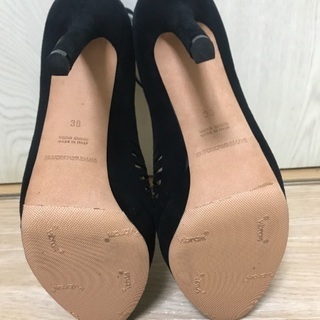 エンポリオアルマーニのスエードパンプス