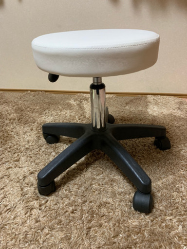 エステ用ベッドと丸イス