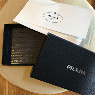 プラダ PRADA 箱の画像